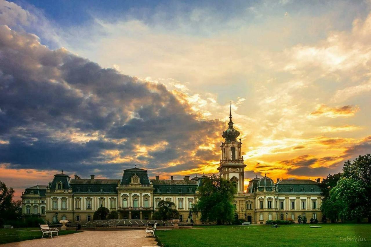Отель Tulipanvendeghaz Кестхей Экстерьер фото